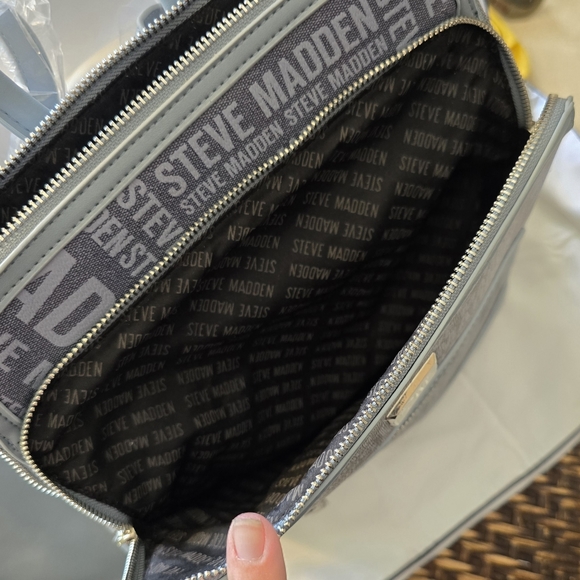 Steve Madden Backback Style Bag or Purse *RARE* Includes Extra Pouch **NWT** - Picture 2 of 10